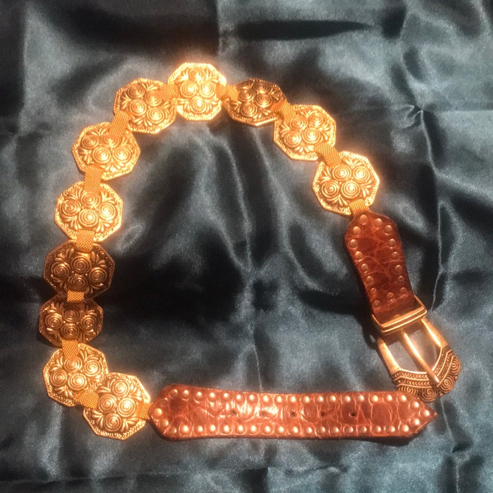 ✨✨✨Vintage✨NANNI✨Gold medallion/Leather belt✨✨✨